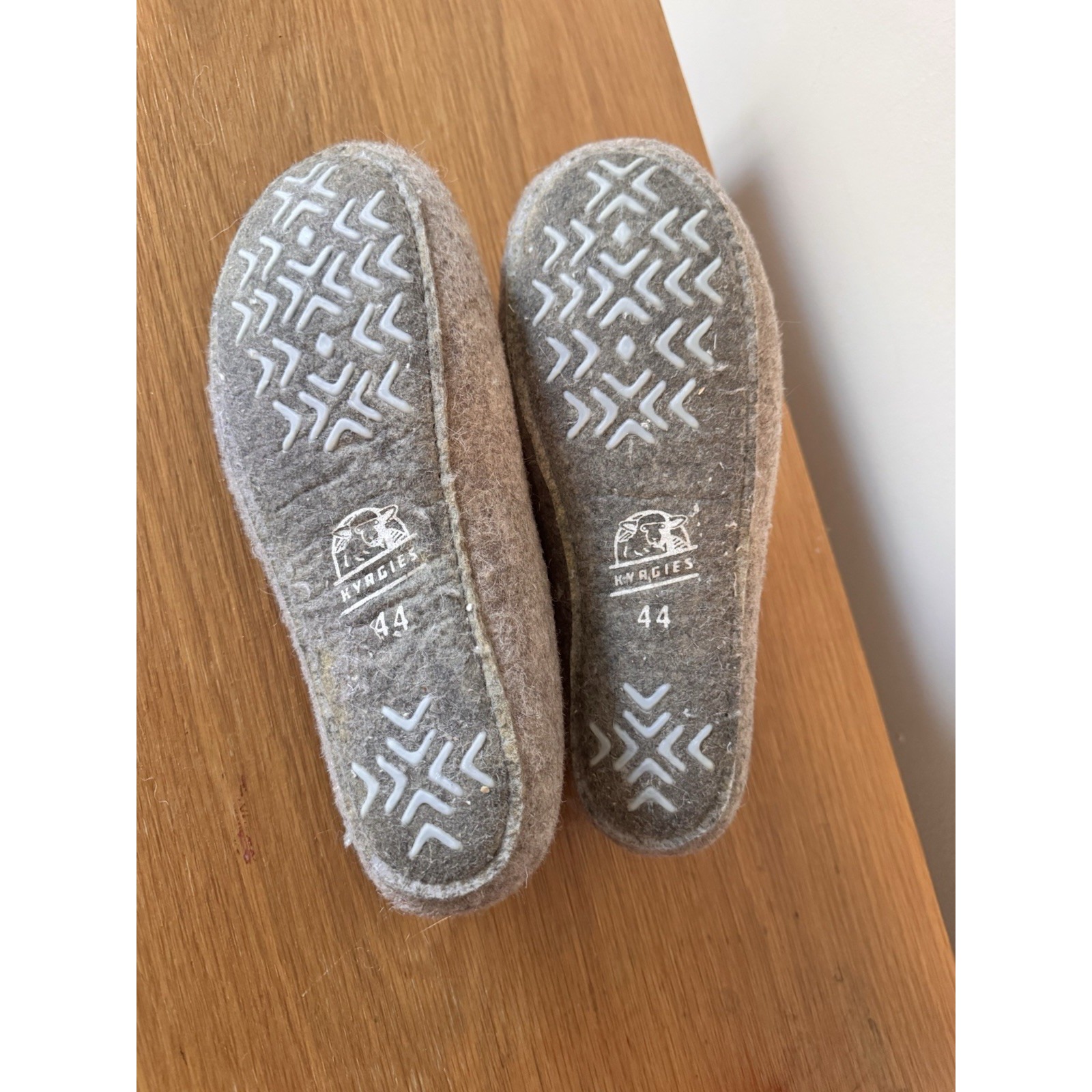Kyrgies Wool Felt Slippers Casual Oatmeal Size 44eu (11-11.5 Us) — image 4 of 5